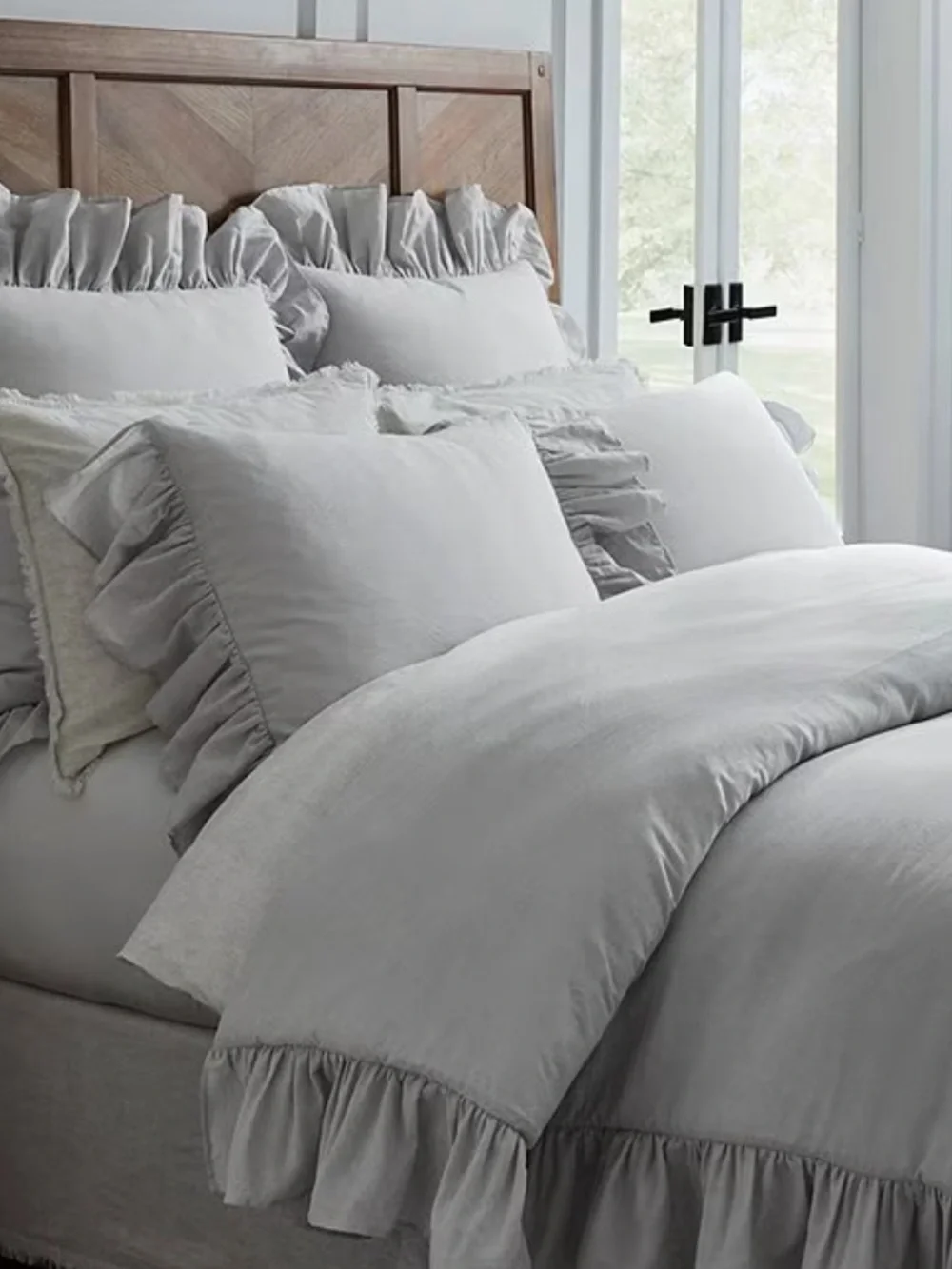 Southern Living Brooke Blue Ruffled Linen Blend Full/Queen Duvet NWT $339